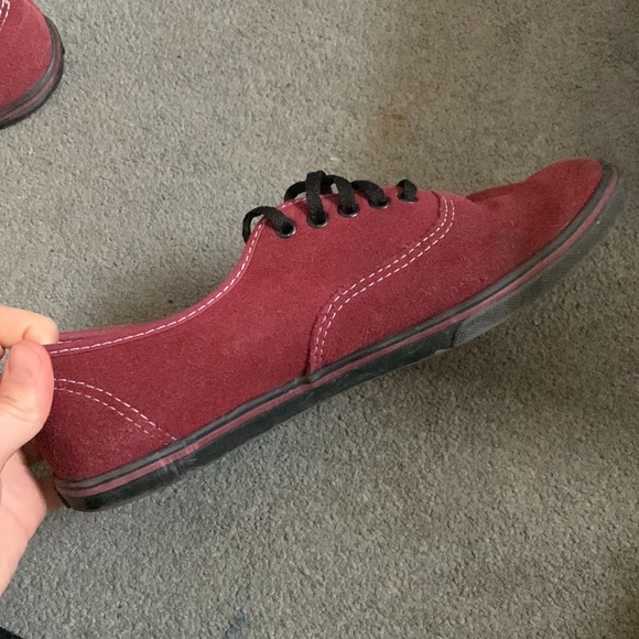 Maroon vans - Picture 4 of 8